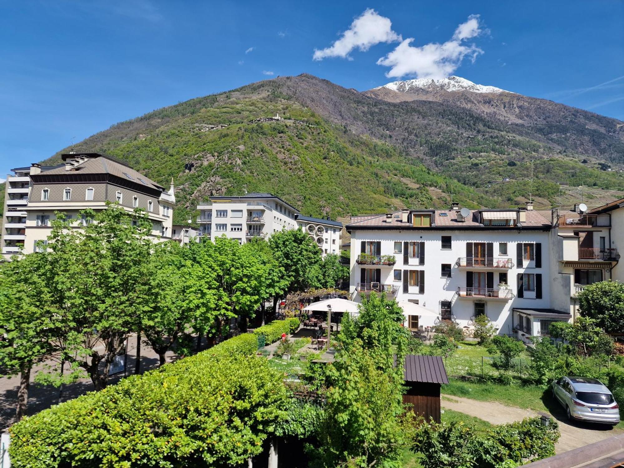 Bernina Station Center Apartment - Tirano Exterior foto